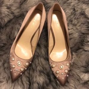 STUNNING Pearls and Pink Heels